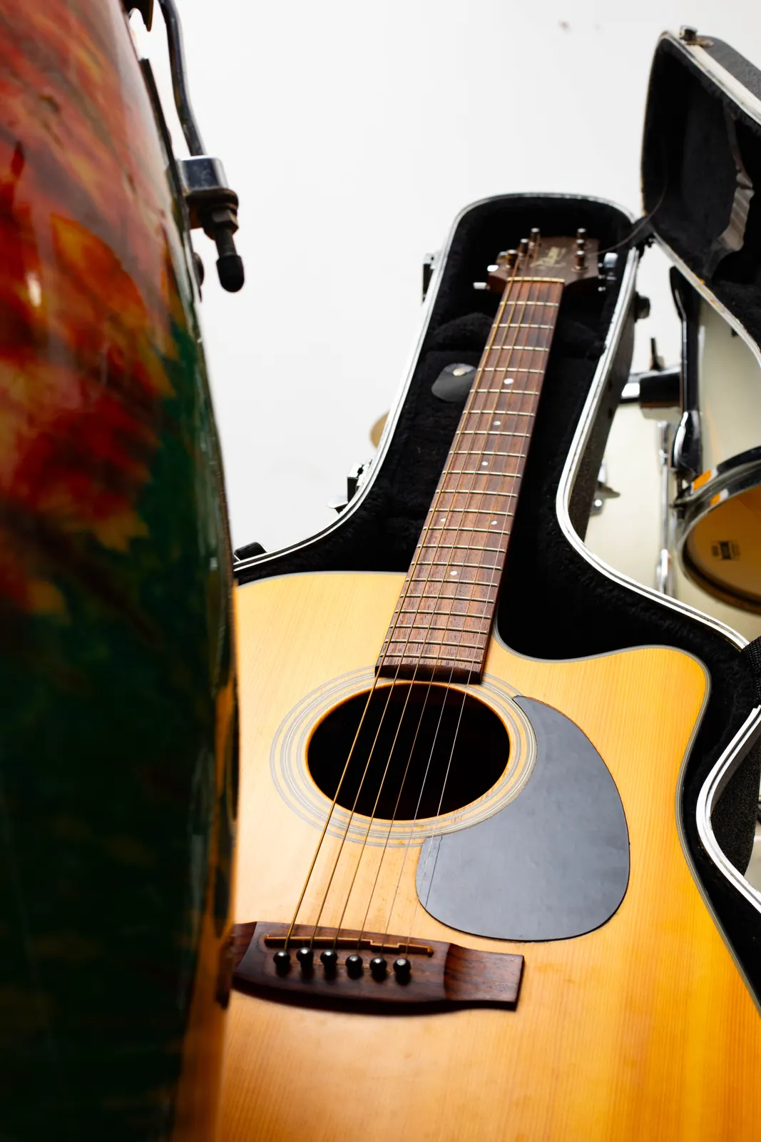 Acoustic guitar in the SN7 live room.