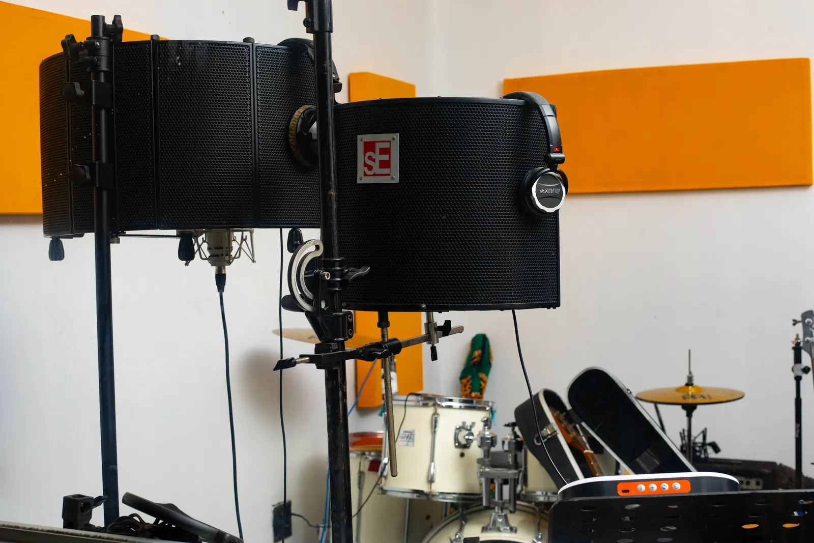Vocal position with a reflection filter, ready for a singer.
